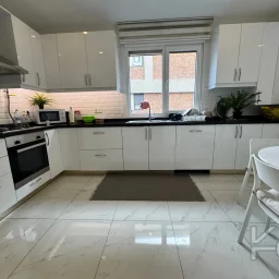 Lacivert Cadde Caddebostan Plajyolunda Yeni Binada Deniz Manzaralı 115m² Net 3+1