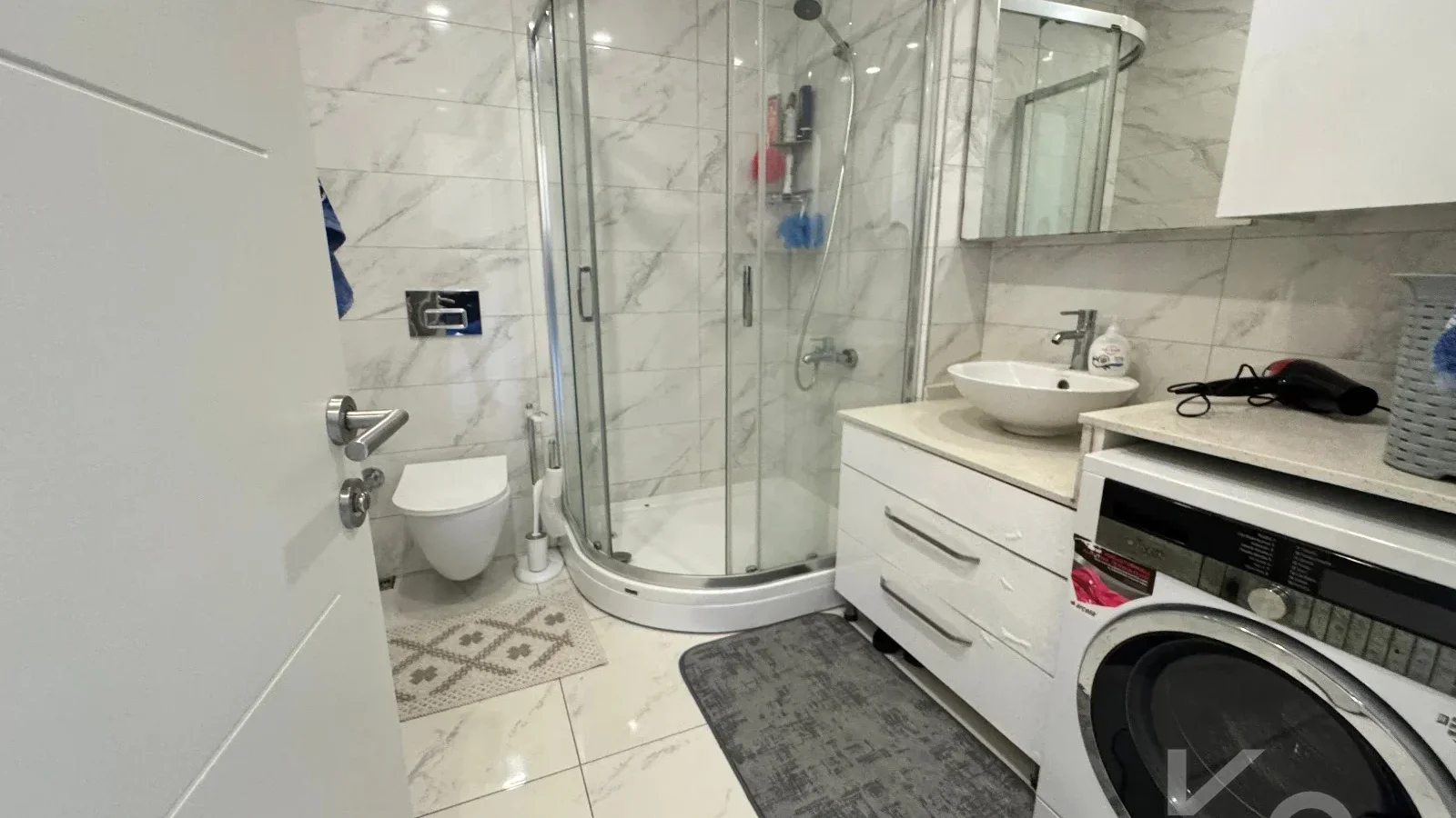 Lacivert Cadde Caddebostan Plajyolunda Yeni Binada Deniz Manzaralı 115m² Net 3+1