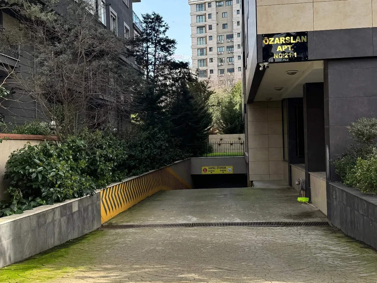 Lacivert Cadde Caddebostan Plajyolunda Yeni Binada Deniz Manzaralı 115m² Net 3+1