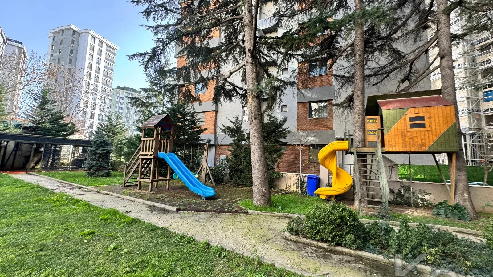 Lacivert Cadde Caddebostan Plajyolunda Yeni Binada Deniz Manzaralı 115m² Net 3+1