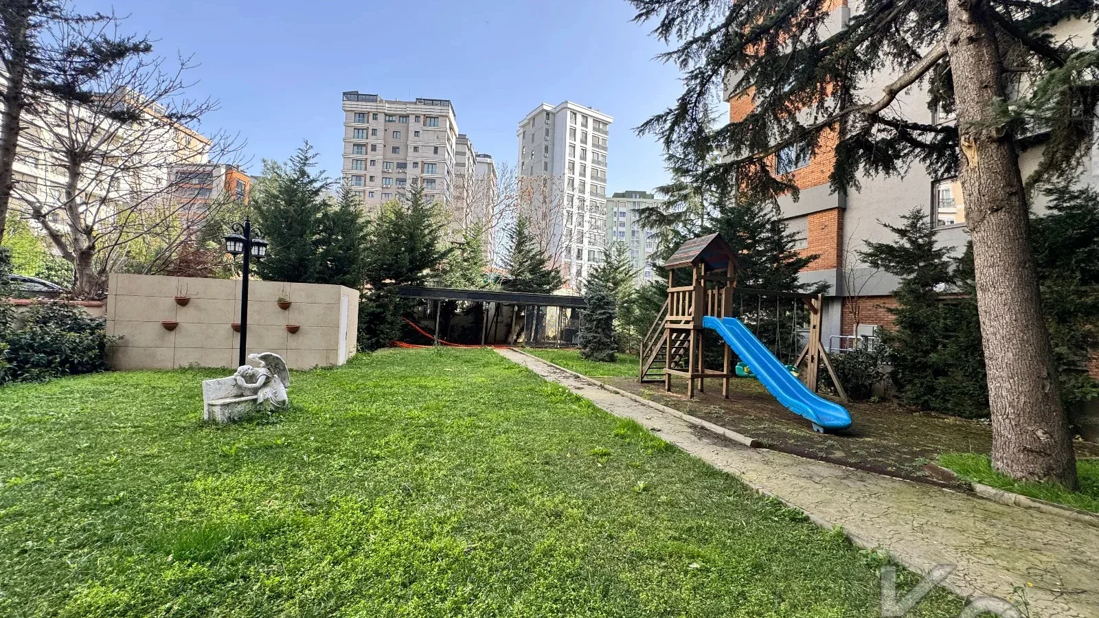 Lacivert Cadde Caddebostan Plajyolunda Yeni Binada Deniz Manzaralı 115m² Net 3+1