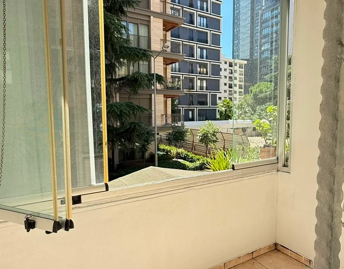 Academy Erenköy Bağdat Caddesi'ne Yakın Çeliker İnşaat Yapımı 2+1