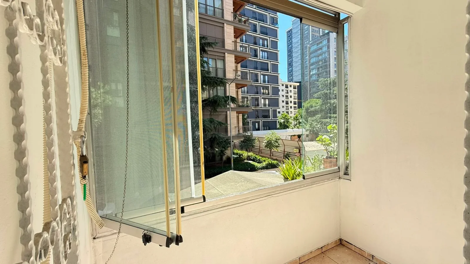 Academy Erenköy Bağdat Caddesi'ne Yakın Çeliker İnşaat Yapımı 2+1