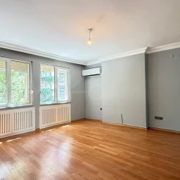 Academy Erenköy Bağdat Caddesi'ne Yakın Çeliker İnşaat Yapımı 2+1