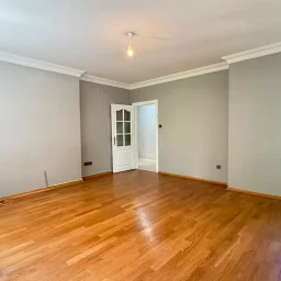 Academy Erenköy Bağdat Caddesi'ne Yakın Çeliker İnşaat Yapımı 2+1