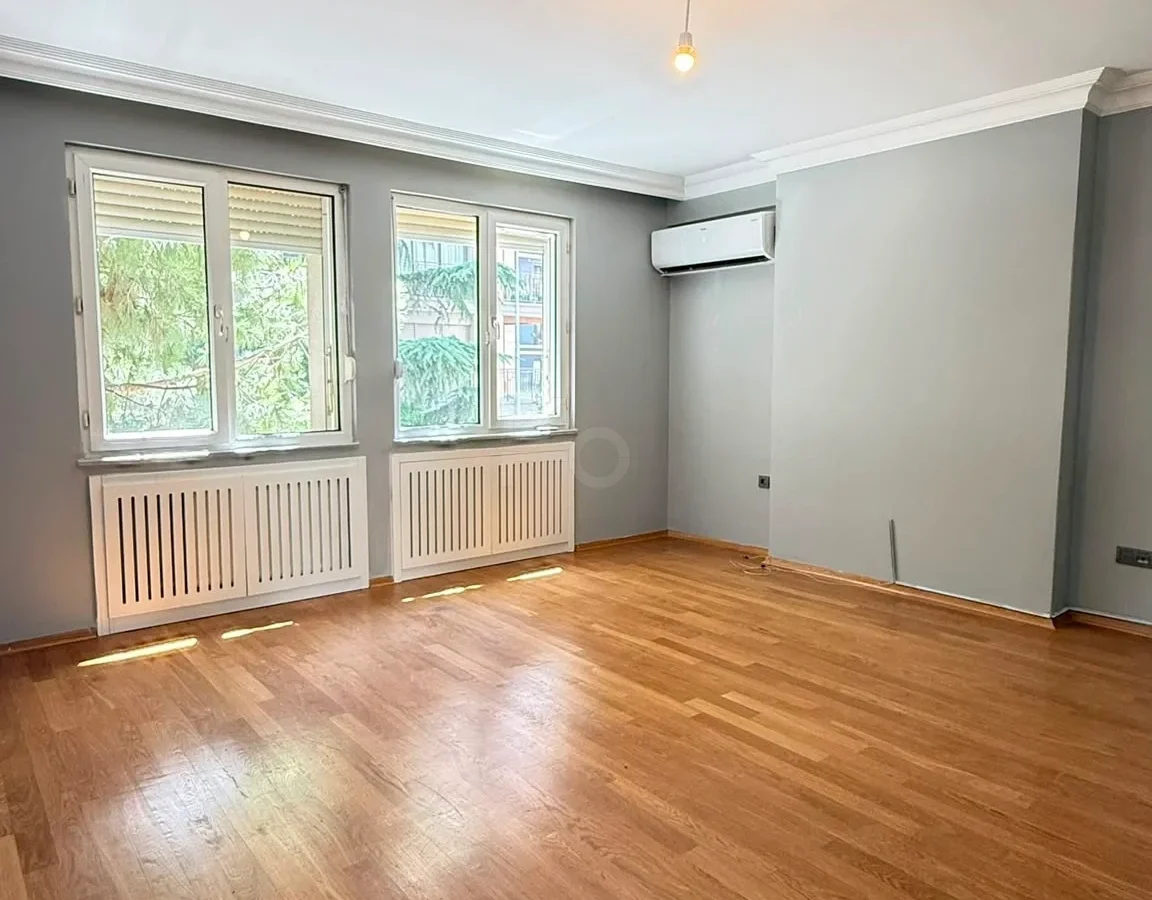 Academy Erenköy Bağdat Caddesi'ne Yakın Çeliker İnşaat Yapımı 2+1