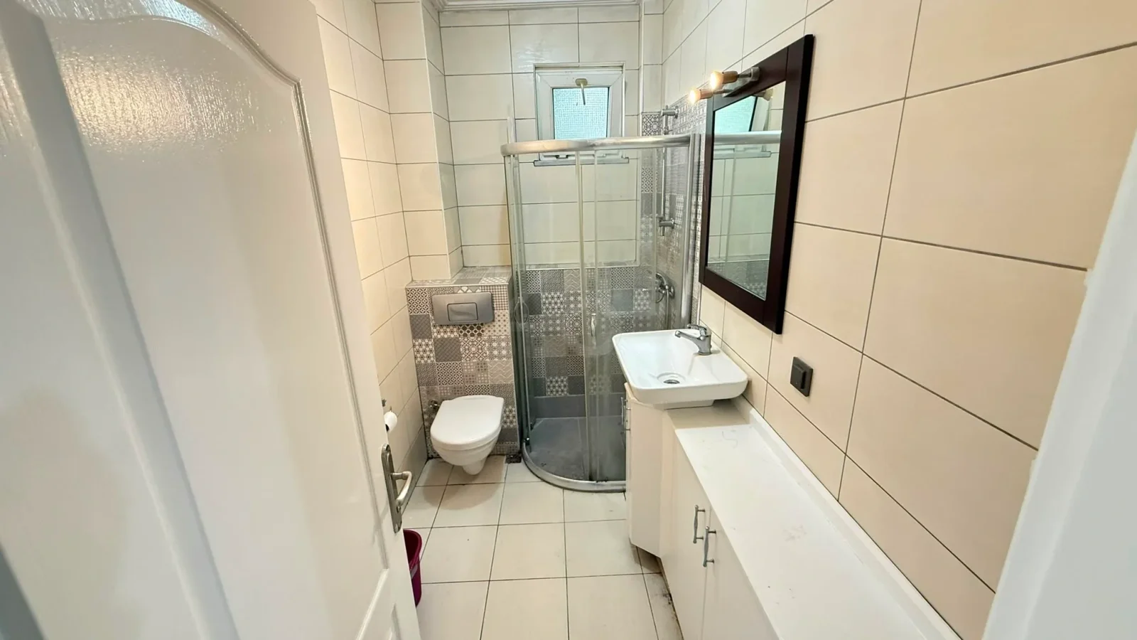 Academy Erenköy Bağdat Caddesi'ne Yakın Çeliker İnşaat Yapımı 2+1