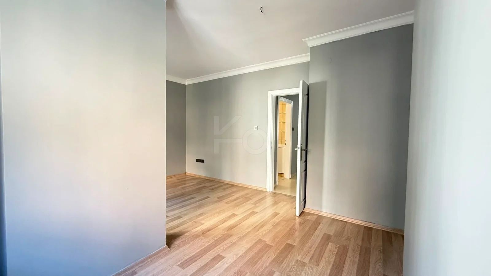 Academy Erenköy Bağdat Caddesi'ne Yakın Çeliker İnşaat Yapımı 2+1