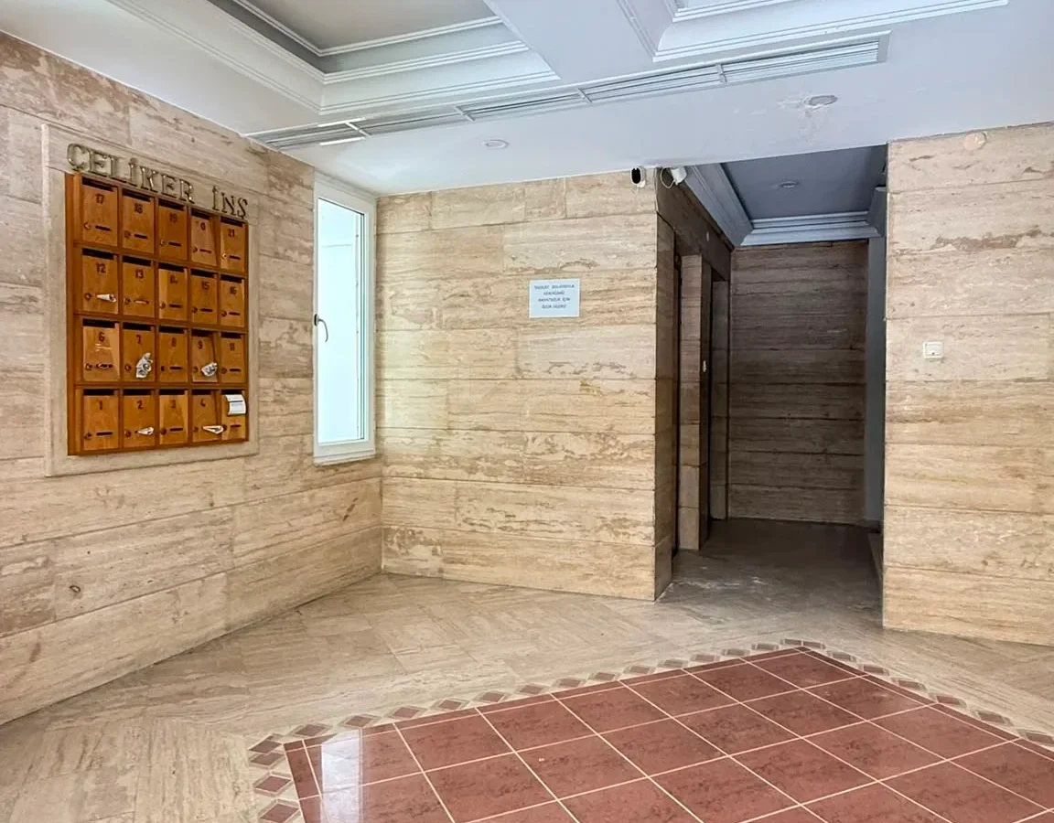 Academy Erenköy Bağdat Caddesi'ne Yakın Çeliker İnşaat Yapımı 2+1