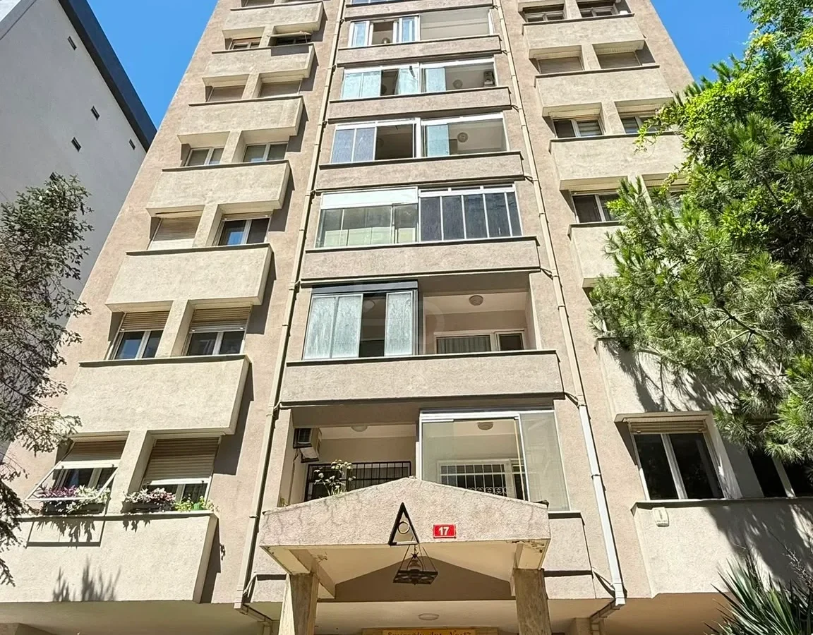 Academy Erenköy Bağdat Caddesi'ne Yakın Çeliker İnşaat Yapımı 2+1