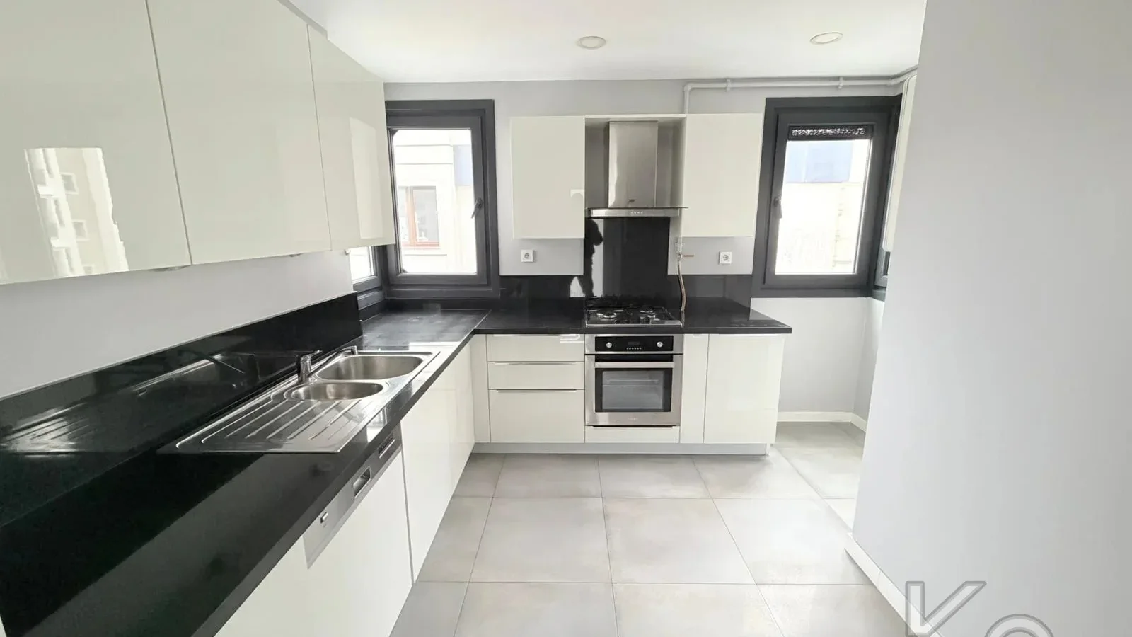 Academy Erenköy Bağdat Caddesi̇ Ve Marmaray Yakini Yeni̇ Bi̇nada 110m2 2+1
