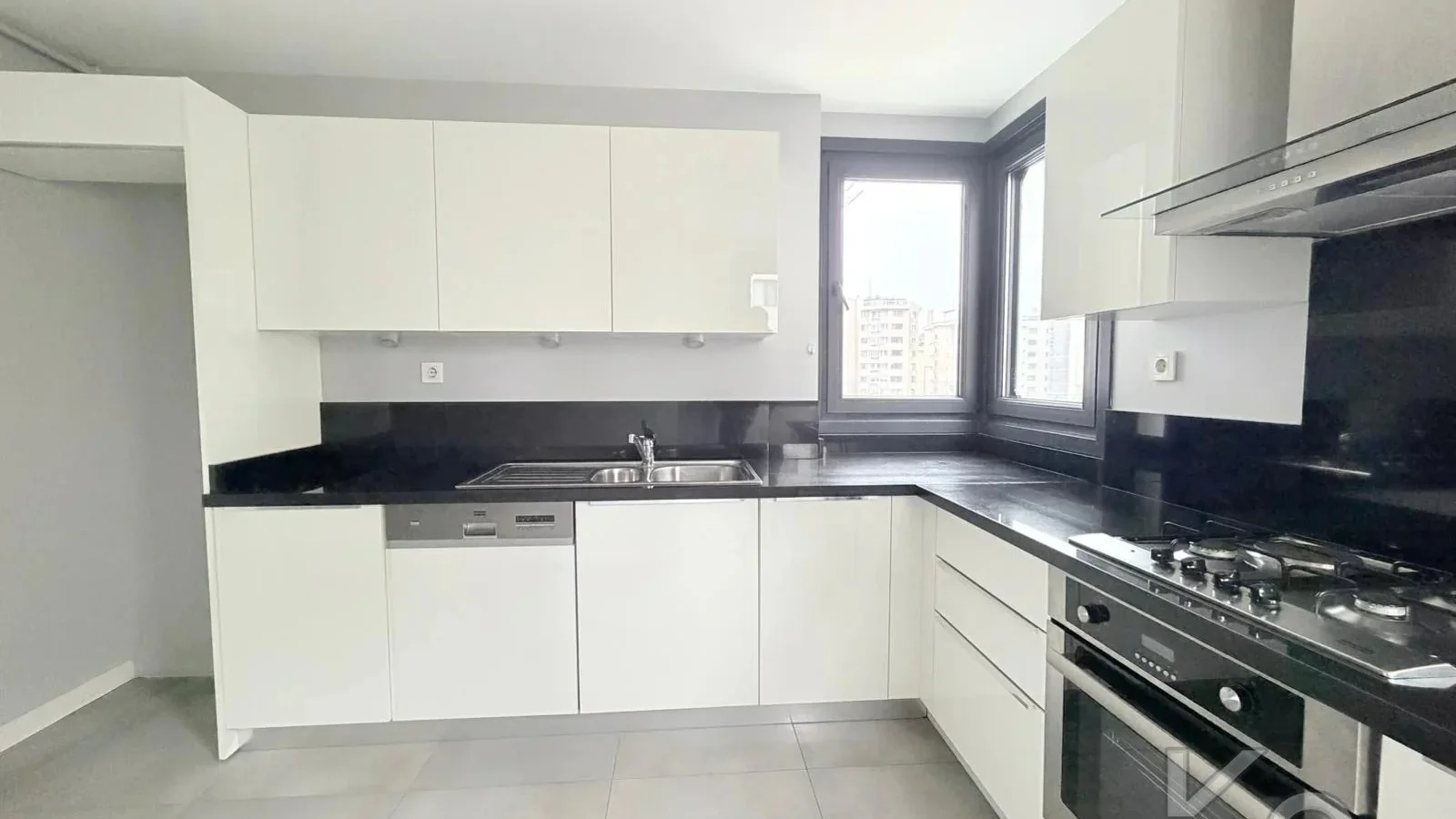 Academy Erenköy Bağdat Caddesi̇ Ve Marmaray Yakini Yeni̇ Bi̇nada 110m2 2+1