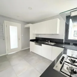 Academy Erenköy Bağdat Caddesi̇ Ve Marmaray Yakini Yeni̇ Bi̇nada 110m2 2+1