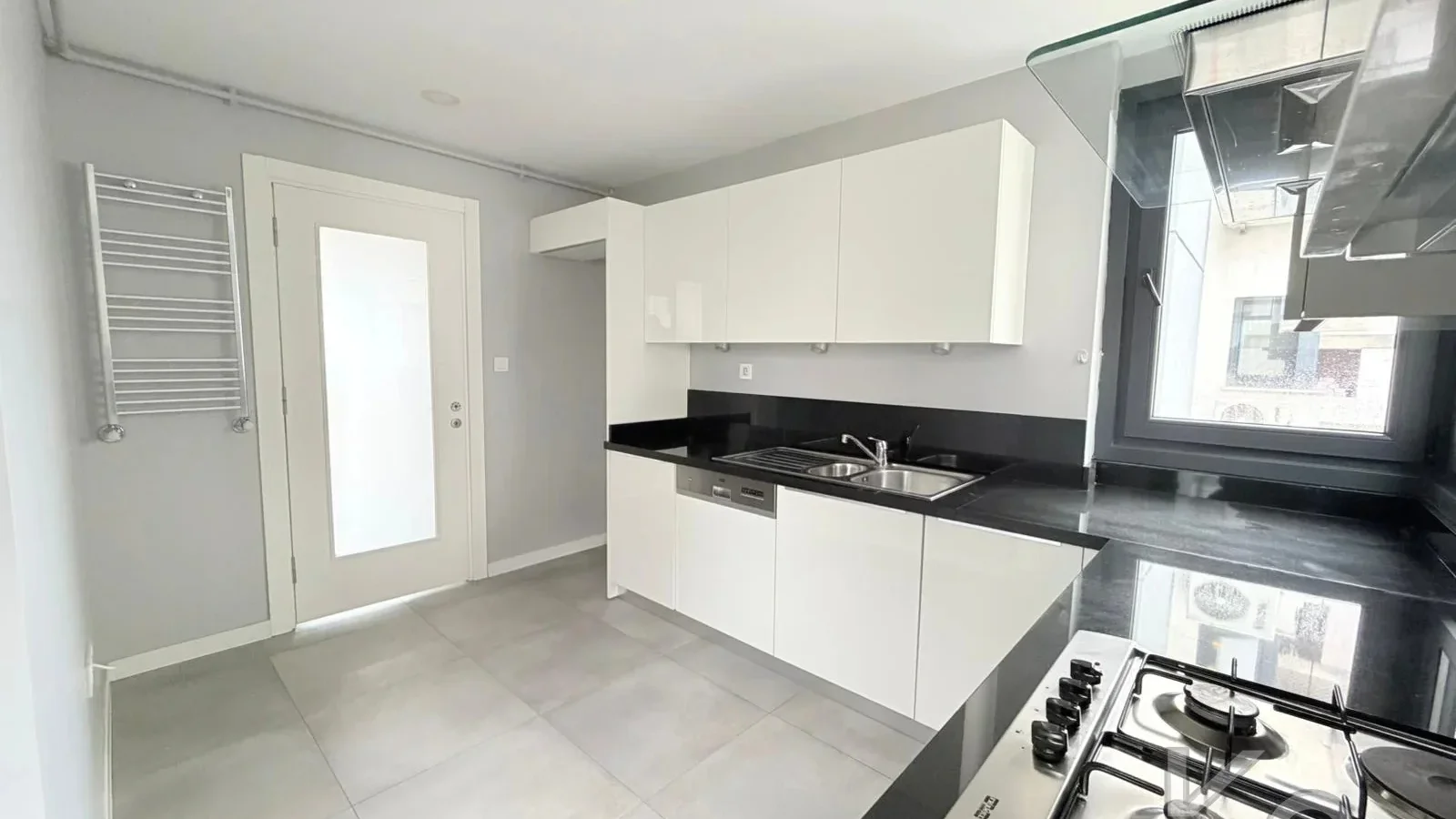Academy Erenköy Bağdat Caddesi̇ Ve Marmaray Yakini Yeni̇ Bi̇nada 110m2 2+1