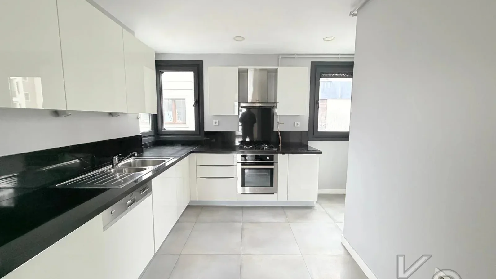 Academy Erenköy Bağdat Caddesi̇ Ve Marmaray Yakini Yeni̇ Bi̇nada 110m2 2+1