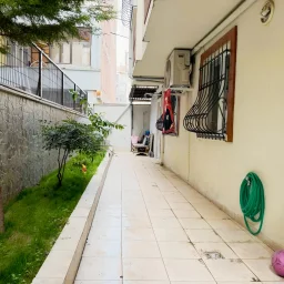 Rookz Fark Güngören Mareşal Çakmakta Satılık 2+1 Bahçeli Ve Bakımlı Daire