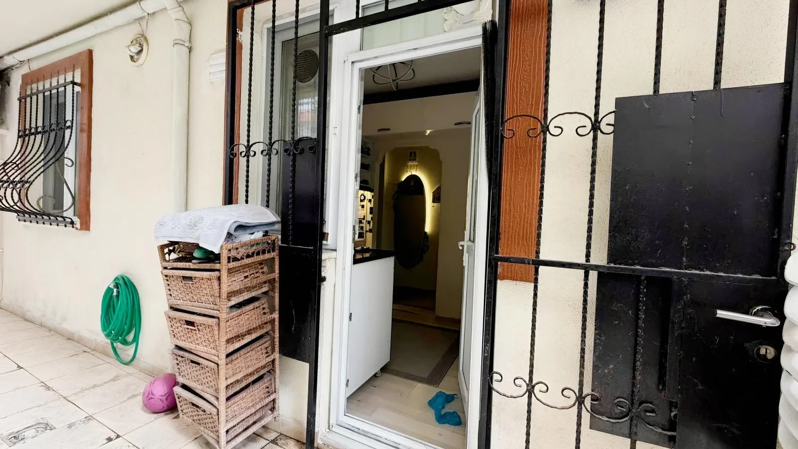 Rookz Fark Güngören Mareşal Çakmakta Satılık 2+1 Bahçeli Ve Bakımlı Daire