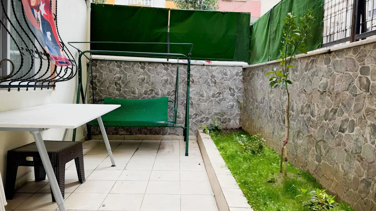 Rookz Fark Güngören Mareşal Çakmakta Satılık 2+1 Bahçeli Ve Bakımlı Daire