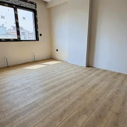 Minibüs Caddesi Üzerinde 3+1 Satılık Geniş Daire
