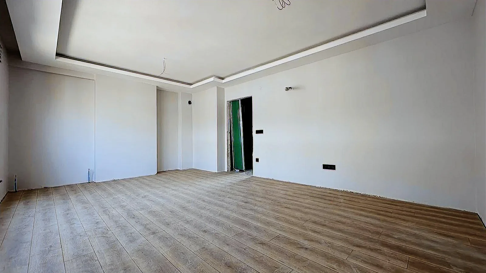 Minibüs Caddesi Üzerinde 3+1 Satılık Geniş Daire