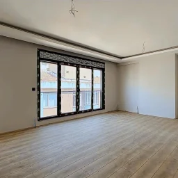 Minibüs Caddesi Üzerinde 3+1 Satılık Geniş Daire