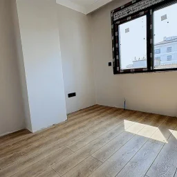 Minibüs Caddesi Üzerinde 3+1 Satılık Geniş Daire