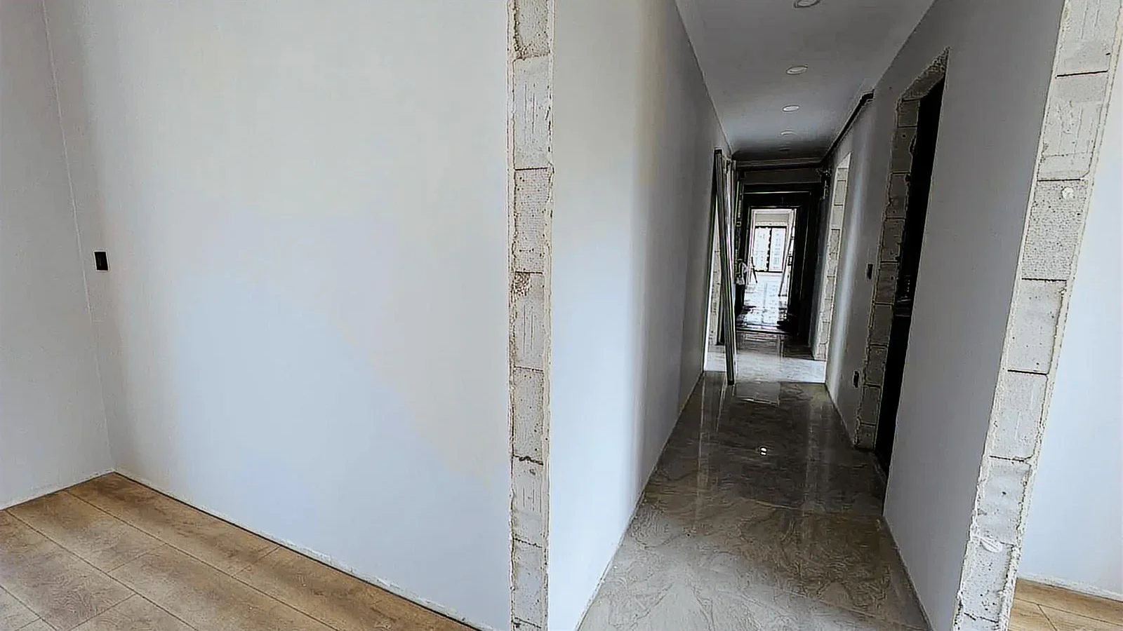 Minibüs Caddesi Üzerinde 3+1 Satılık Geniş Daire