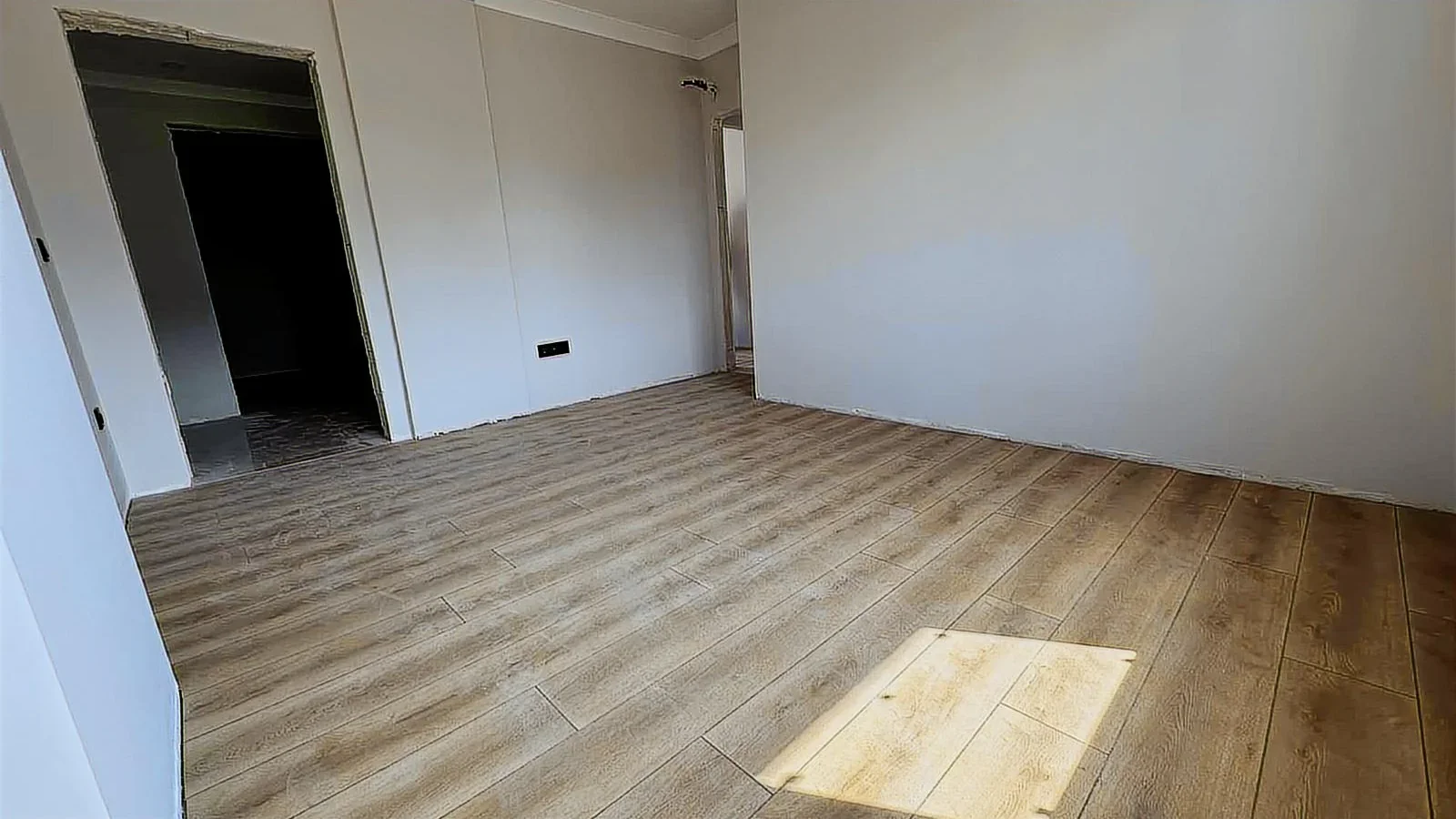 Minibüs Caddesi Üzerinde 3+1 Satılık Geniş Daire
