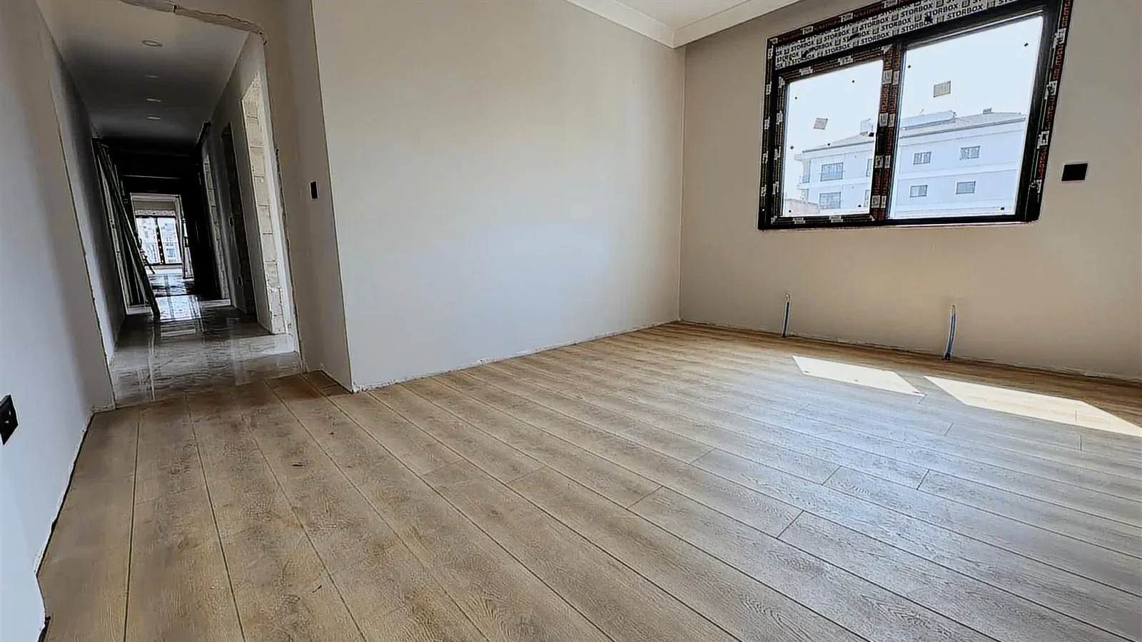 Minibüs Caddesi Üzerinde 3+1 Satılık Geniş Daire