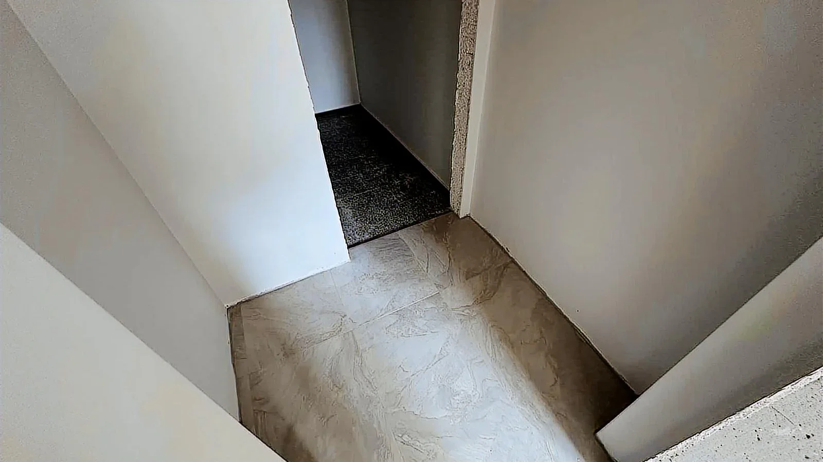 Minibüs Caddesi Üzerinde 3+1 Satılık Geniş Daire