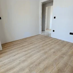 Minibüs Caddesi Üzerinde 3+1 Satılık Geniş Daire