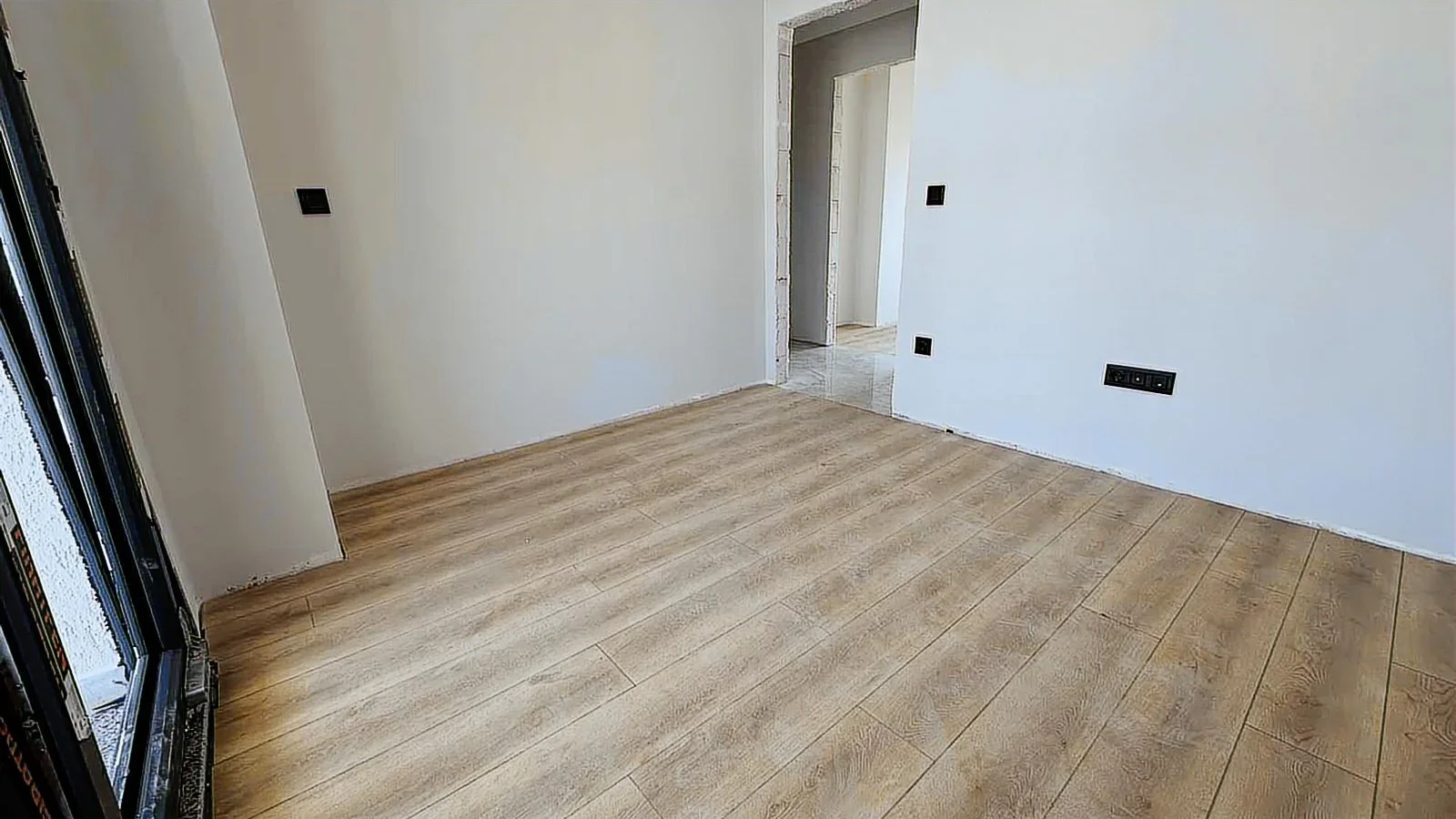 Minibüs Caddesi Üzerinde 3+1 Satılık Geniş Daire