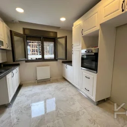 Laci̇vertcadde Atatürk Cd. Üzeri̇ 6 Yillik Ebeveynli̇ 100m² Net 3+1