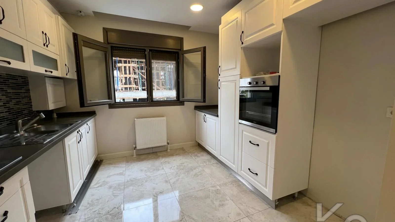Laci̇vertcadde Atatürk Cd. Üzeri̇ 6 Yillik Ebeveynli̇ 100m² Net 3+1