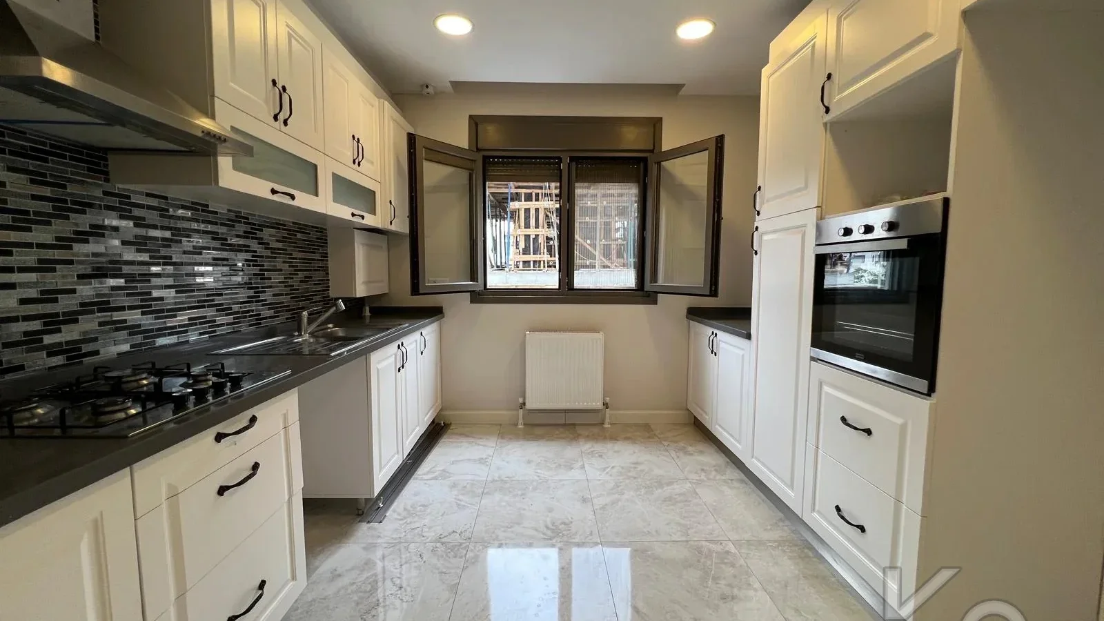 Laci̇vertcadde Atatürk Cd. Üzeri̇ 6 Yillik Ebeveynli̇ 100m² Net 3+1