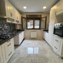 Laci̇vertcadde Atatürk Cd. Üzeri̇ 6 Yillik Ebeveynli̇ 100m² Net 3+1