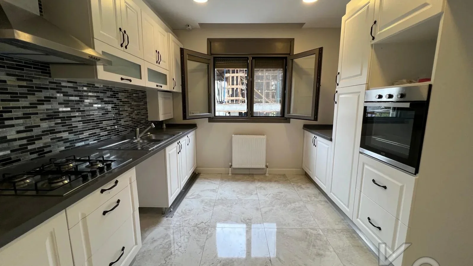 Laci̇vertcadde Atatürk Cd. Üzeri̇ 6 Yillik Ebeveynli̇ 100m² Net 3+1