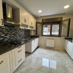 Laci̇vertcadde Atatürk Cd. Üzeri̇ 6 Yillik Ebeveynli̇ 100m² Net 3+1