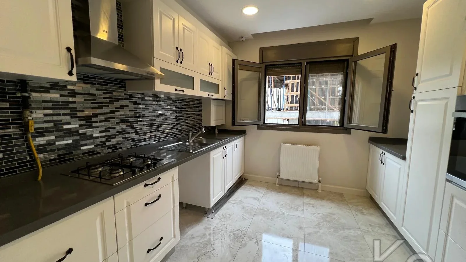 Laci̇vertcadde Atatürk Cd. Üzeri̇ 6 Yillik Ebeveynli̇ 100m² Net 3+1