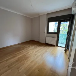 Laci̇vertcadde Atatürk Cd. Üzeri̇ 6 Yillik Ebeveynli̇ 100m² Net 3+1