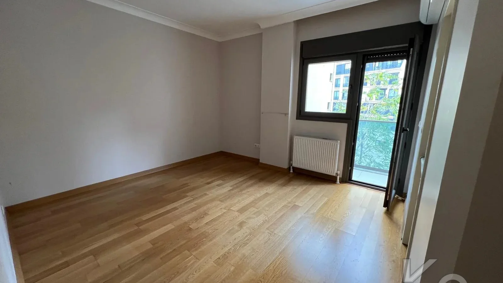 Laci̇vertcadde Atatürk Cd. Üzeri̇ 6 Yillik Ebeveynli̇ 100m² Net 3+1