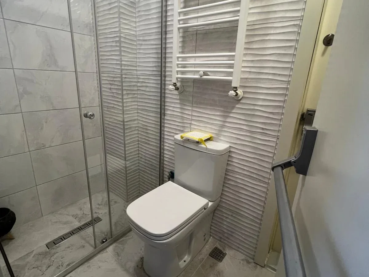 Laci̇vertcadde Atatürk Cd. Üzeri̇ 6 Yillik Ebeveynli̇ 100m² Net 3+1