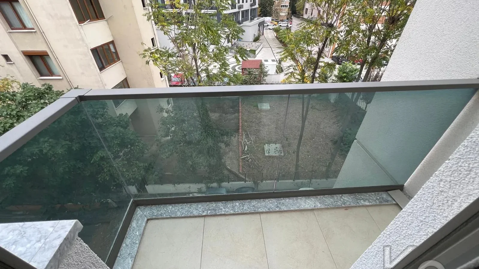 Laci̇vertcadde Atatürk Cd. Üzeri̇ 6 Yillik Ebeveynli̇ 100m² Net 3+1