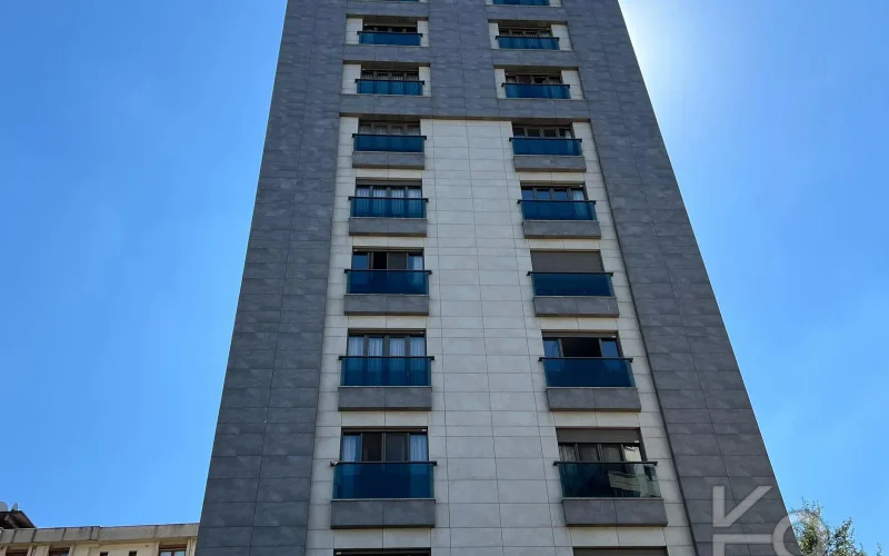 Laci̇vertcadde Atatürk Cd. Üzeri̇ 6 Yillik Ebeveynli̇ 100m² Net 3+1