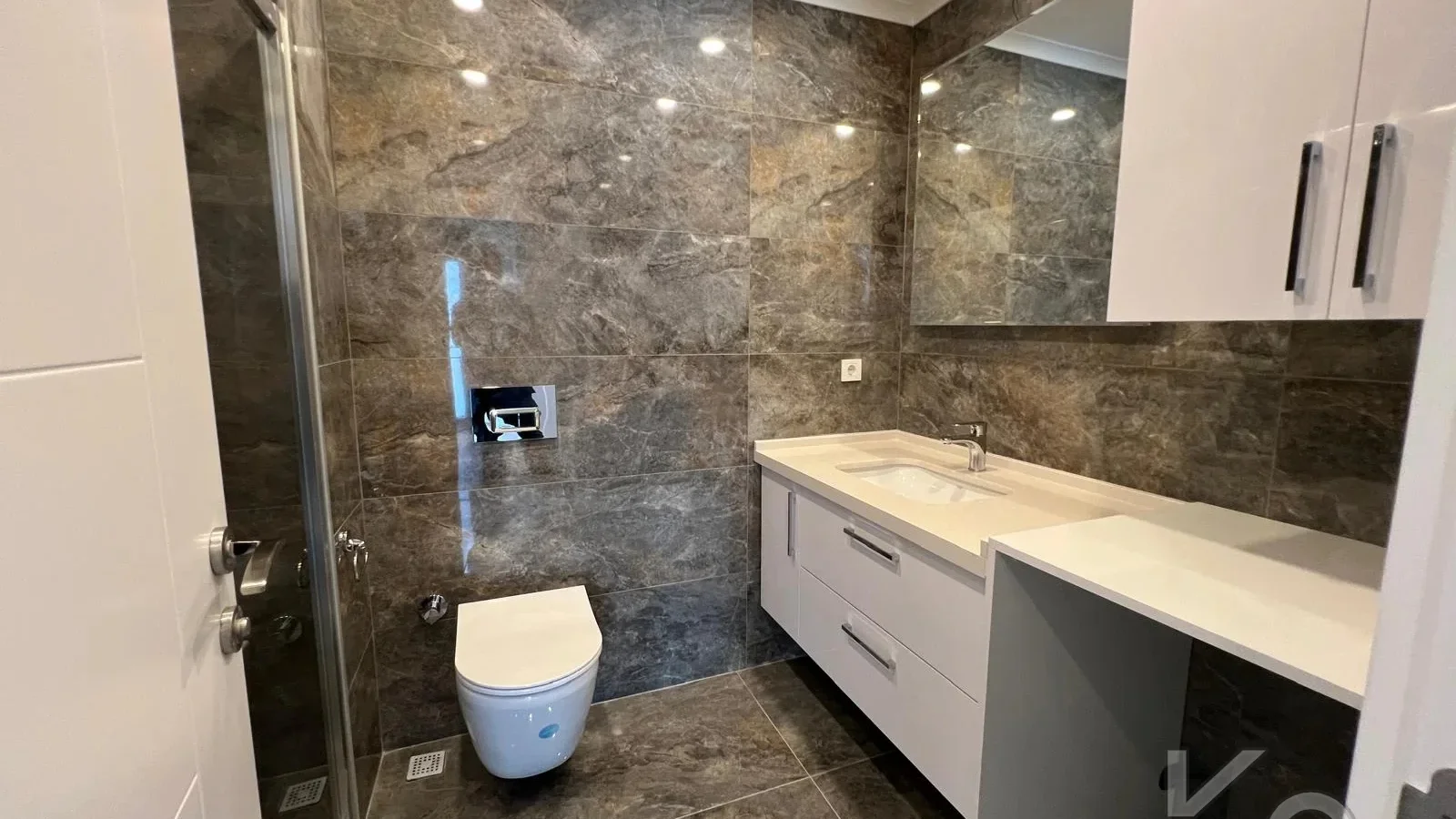 Laci̇vertcadde Atatürk Cd. Üzeri̇ 6 Yillik Ebeveynli̇ 100m² Net 3+1