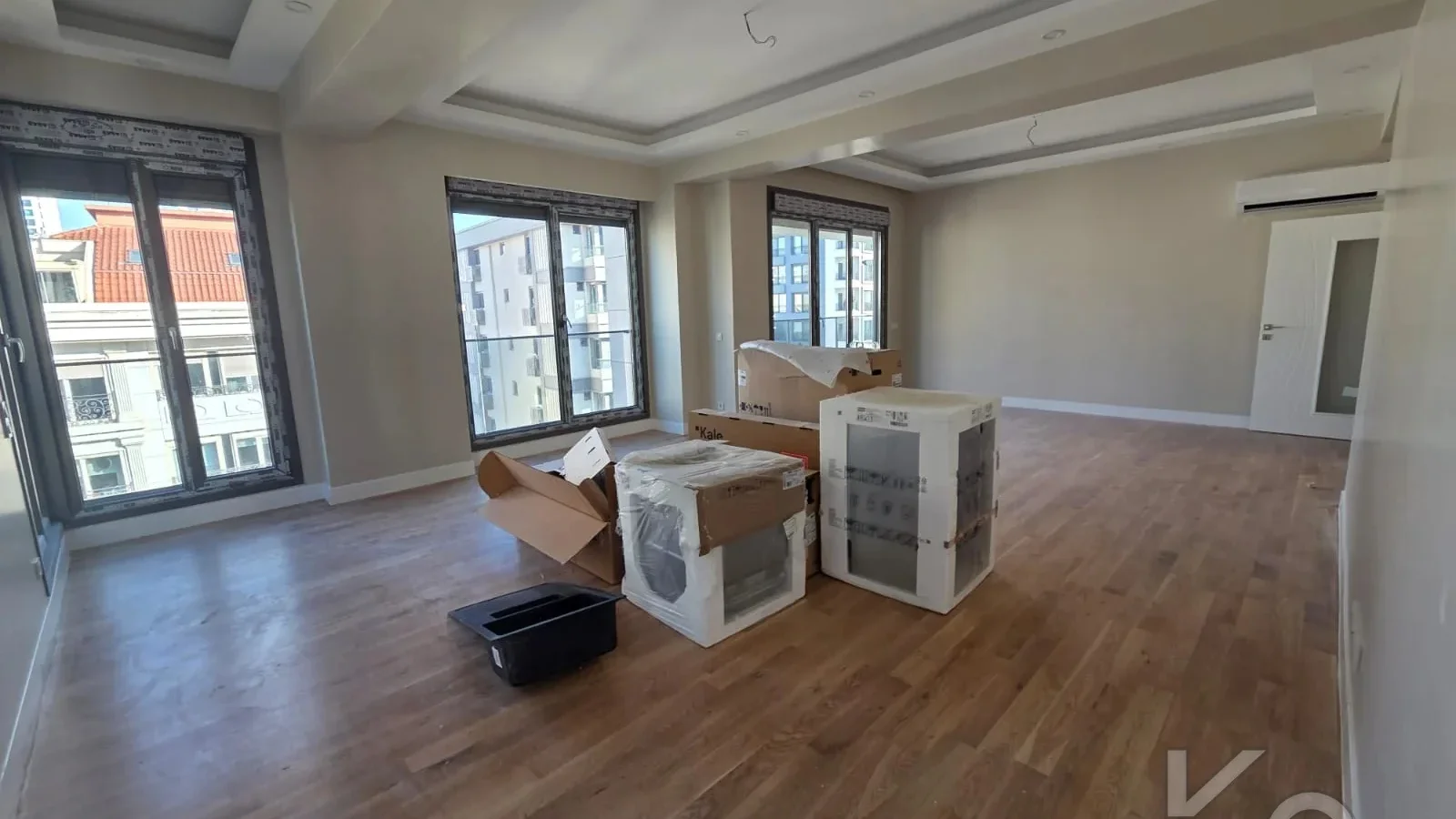 Laci̇vertcadde Caddebostan Sahi̇l Katta Tek Balkonlu Deni̇z Manzarali 170m² Net  4.5+1