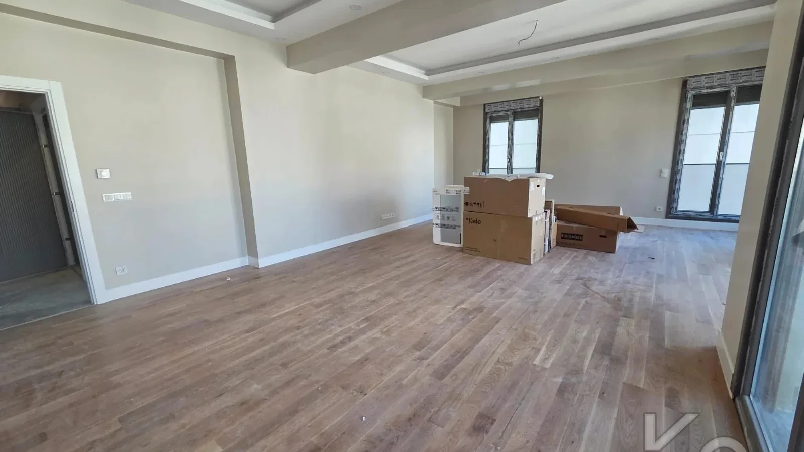 Laci̇vertcadde Caddebostan Sahi̇l Katta Tek Balkonlu Deni̇z Manzarali 170m² Net  4.5+1