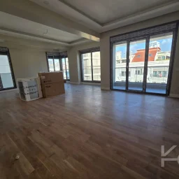 Laci̇vertcadde Caddebostan Sahi̇l Katta Tek Balkonlu Deni̇z Manzarali 170m² Net  4.5+1