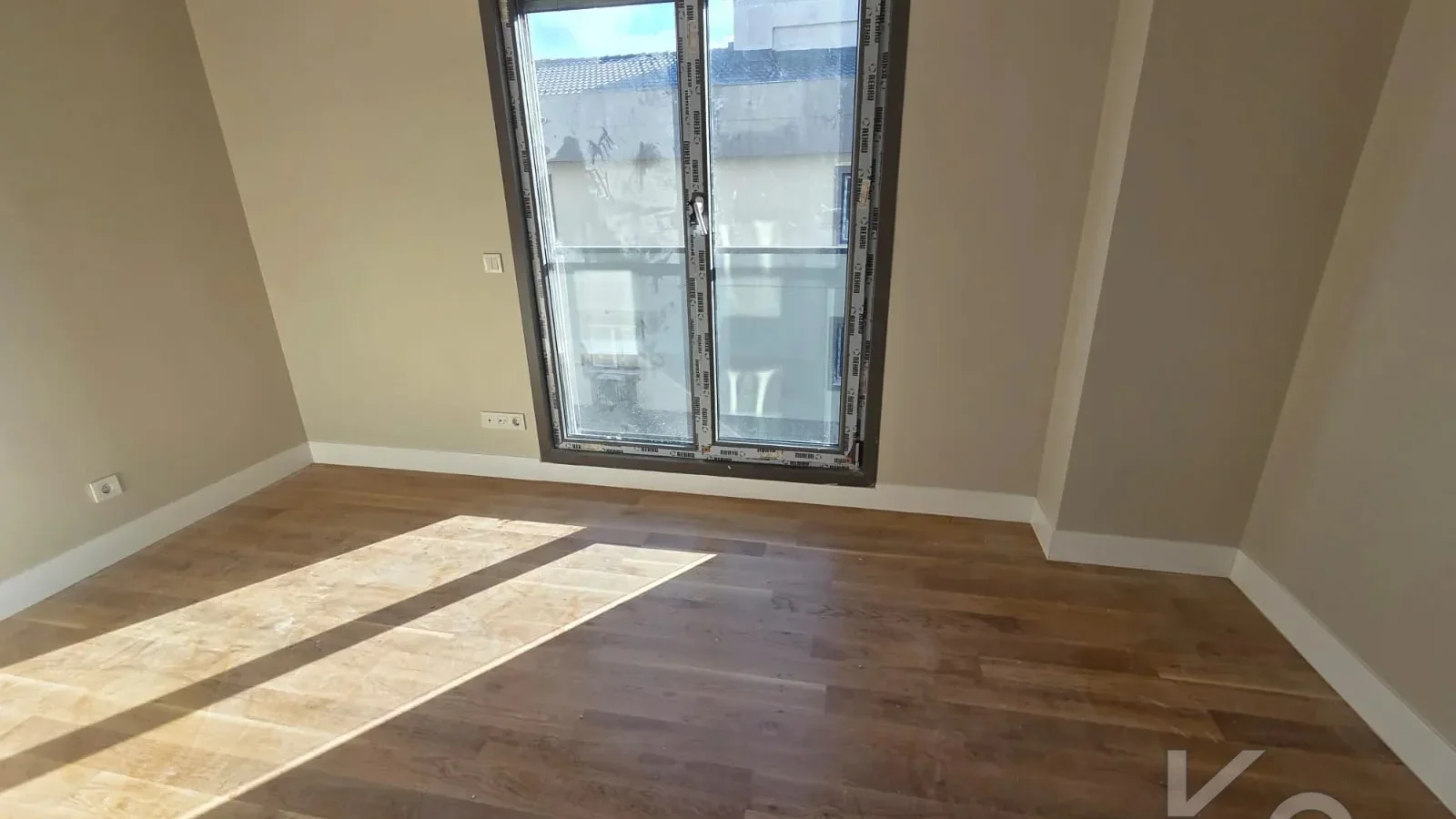 Laci̇vertcadde Caddebostan Sahi̇l Katta Tek Balkonlu Deni̇z Manzarali 170m² Net  4.5+1