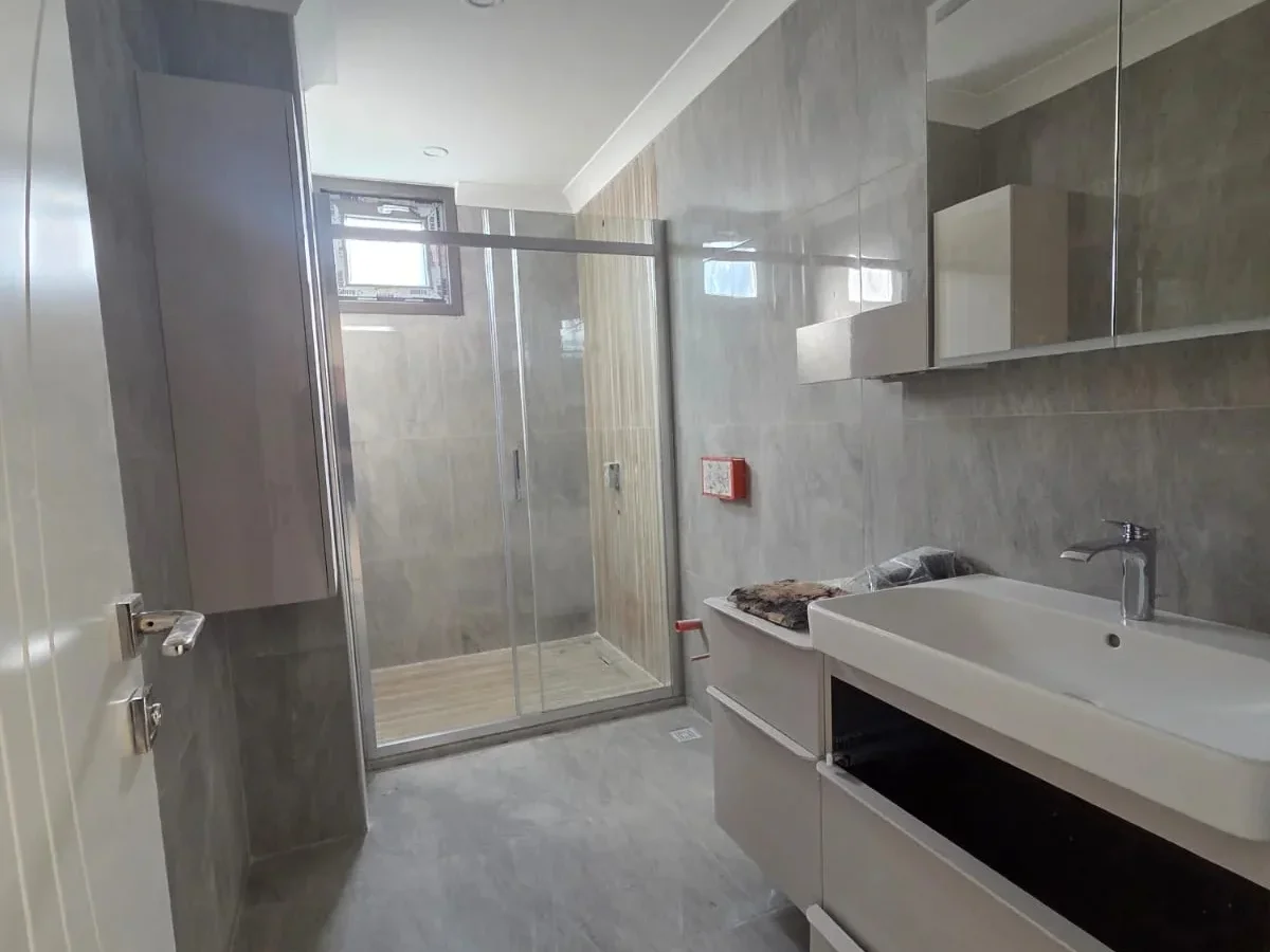 Laci̇vertcadde Caddebostan Sahi̇l Katta Tek Balkonlu Deni̇z Manzarali 170m² Net  4.5+1